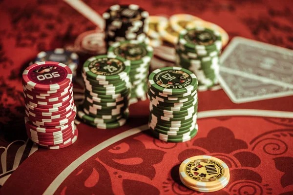 cahayatoto alternatif mobile app showing slot games and live casino lobby