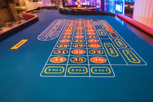 Betting layout—all bet types and payouts visible Betting layout showing all available bet types and payout odds